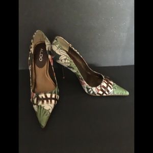 NWOT Aldo Linen and Mohair Pump